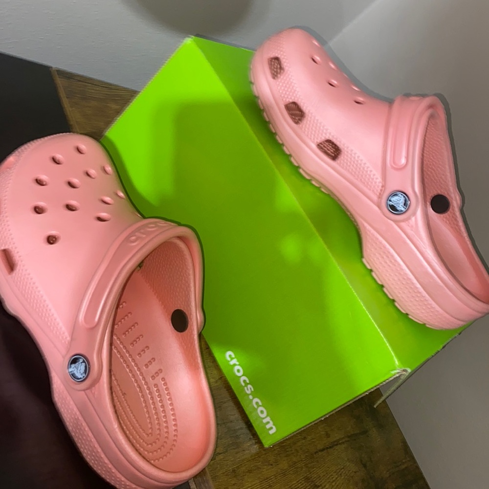 Light Pink crocs